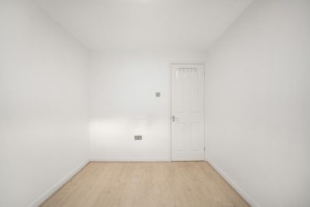 4 bedroom terraced house to rent - Photo 3