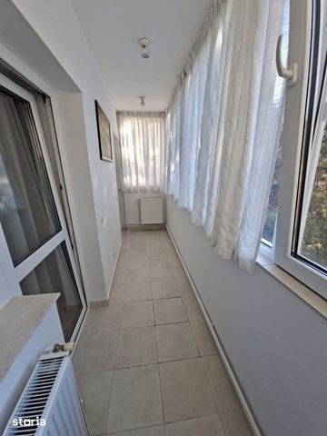 Ofer spre închiriere Apartament 2 camere decomandat 67m2 și parcare - Fotografie 3