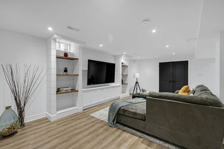 For Lease - 43 Wakely Boulevard, Caledon, Ontario - Photo 2