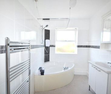 3 bedroom flat to rent - Photo 6