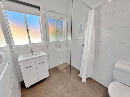 BEAUTIFULLY RENOVATED COTTAGE - Photo 5