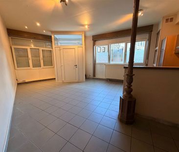 Appartement te huur in Leuze voor € 590 met 1 slaapkamer - Photo 1