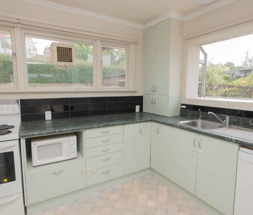 Sunny 3 Bedroom Home - Photo 5