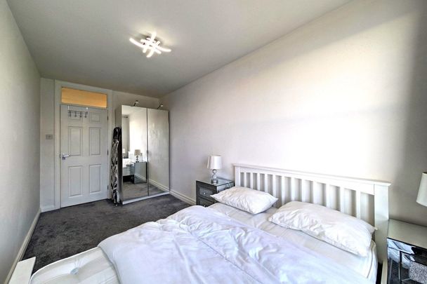 West Parade - Photo 1