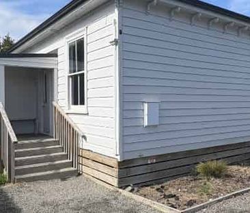 Freshly renovated - 3 bedroom home! - Photo 3