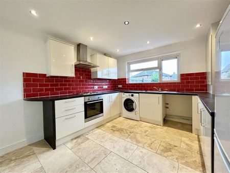 3 bedroom semi-detached house to rent - Photo 5