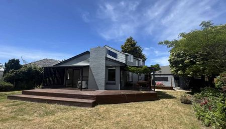 Sunlit Five-Bedroom Home With Spacious Living - Photo 5