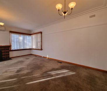 Perfect Family Home with Exceptional Rear Gardens - Photo 1