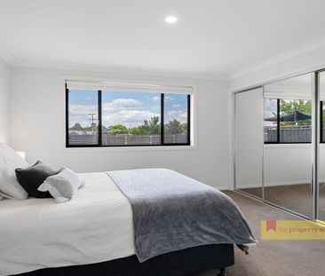 CONTEMPORARY LIVING IN A QUIET ESTATE - Photo 6