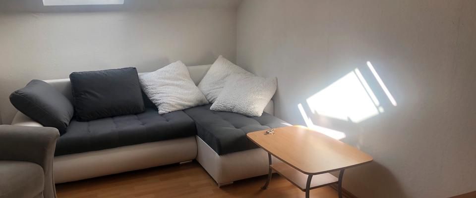 Kleines teilmöbliertes, frisch renoviertes Appartement - Foto 1