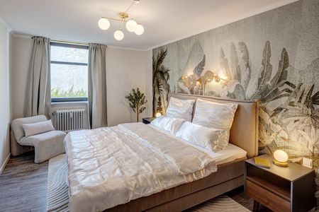 Neu möbliert! Mit Balkon im sehr ruhigen Innenhof - Foto 5