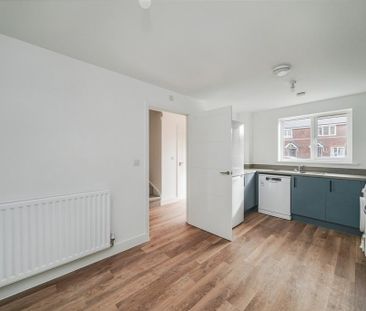 3 bedroom semi-detached house to rent - Photo 5