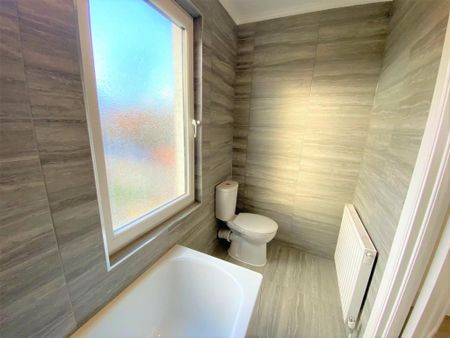 3 bedroom terraced house to rent - Photo 3