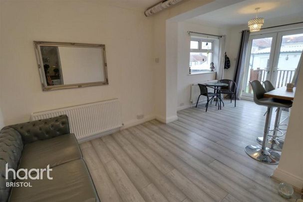 4 bedroom semi-detached house to rent - Photo 1