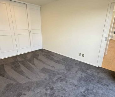 Modern 2-Bedroom, 2-Bathroom Apartment in Prime Grey Lynn Location - Photo 3