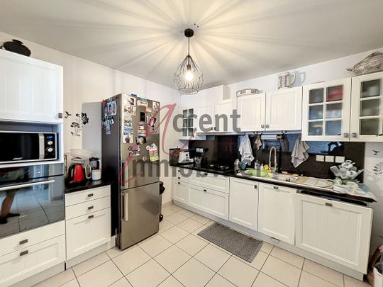 Chateaurenard : Appartement T3 avec garage et parking, - Photo 1
