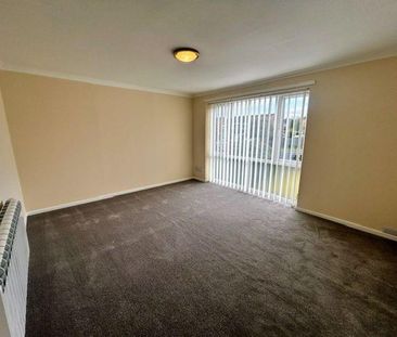 2 bedroom ground floor flat to rent - Photo 3