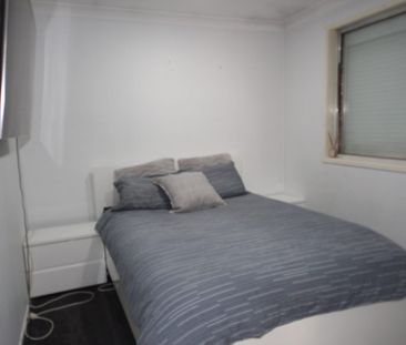 Share accomodation,electricity and water included. - Photo 1