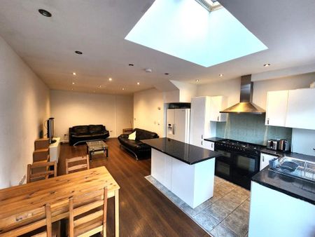 3 bedroom apartment to rent - Photo 2