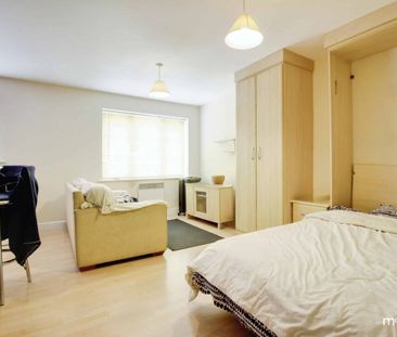 Thomas Edward Coard Building Cricklade Road, Swindon, Swindon, SN2 - Photo 1