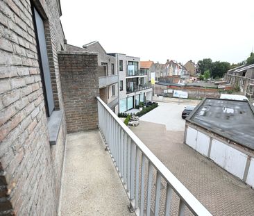 VOLLEDIG VERNIEUWD & RUIM (106m²) appartement - Photo 6