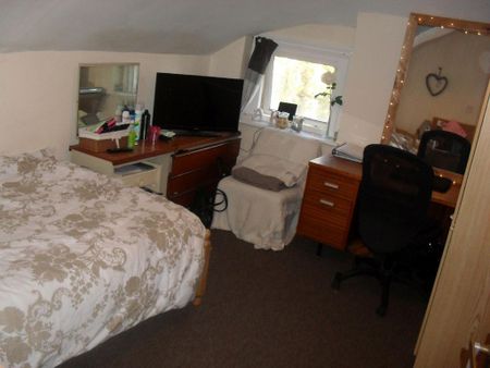 3 bedroom flat to rent - Photo 5