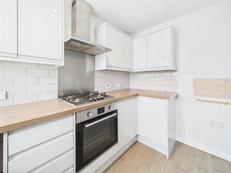 2 bedroom Terraced House to rent - Photo 2