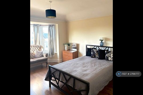 1 bedroom in a house share to rent - Photo 1