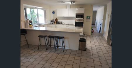 Walking distance to the beach - Photo 5