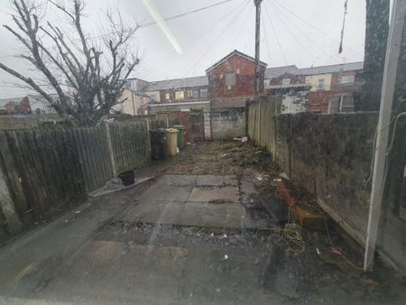 2 bedroom terraced house to rent - Photo 2