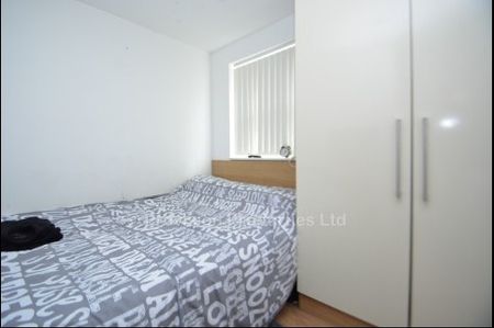 1 Bedroom Duplex Flat Hyde Park Leeds - Photo 3