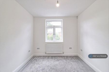 4 bedroom terraced house to rent - Photo 3