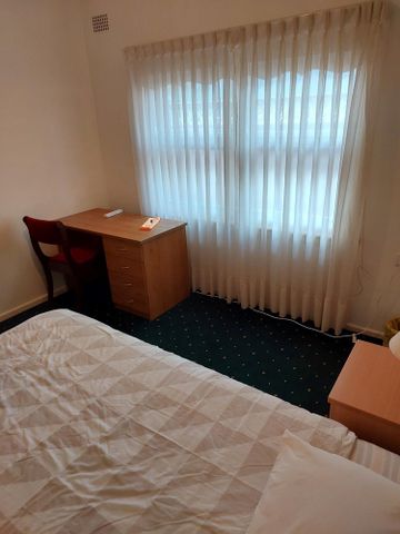 3-bedroom shared house, Market st - Photo 2