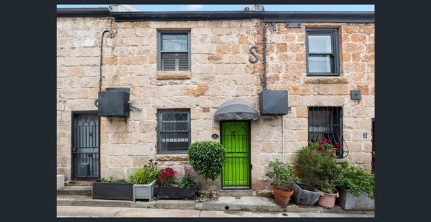 Sandstone beauty in a secret laneway setting - Photo 1