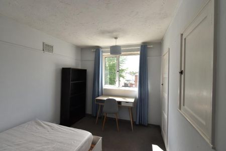 4 bedroom detached house to rent - Photo 3