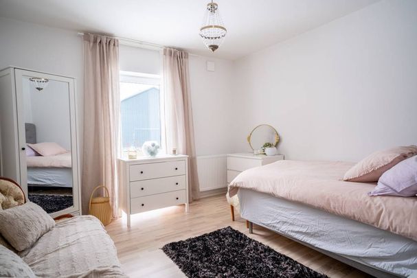 Nästgårdsvägen, Hållsta - Photo 1