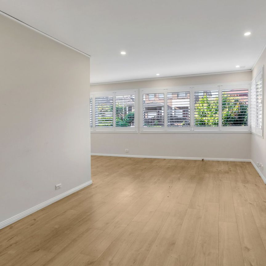 5-Bedroom Family Haven in the Sought-After Girraween School Catchment!! - Photo 1