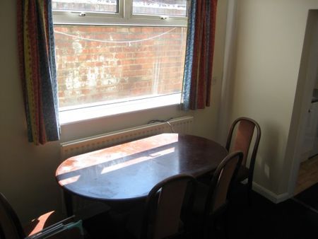 4 Bed Luxury Student House - StudentsOnly Teesside - Photo 3