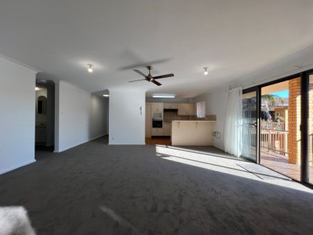 Three Bedroom Apartment in The Entrance North - Photo 2
