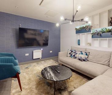 1 bedroom in a flat share to rent - Photo 1