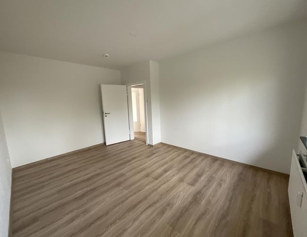 Bezugsfertige 4-Zimmer-Wohnung mit Balkon in Aurich Sandhorst! - Photo 1