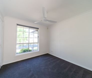 New Paint , New Carpet , New Fans ! - Photo 2