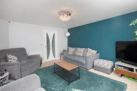 3 bedroom end of terrace house to rent - Photo 3