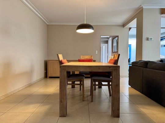 Gelijkvloers appartement met 2 slaapkamers en tuin te Eeklo. - Photo 1