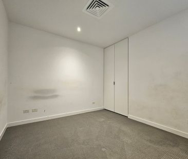 CONVENIENT LIVING IN THE HEART OF CARLTON - Photo 3