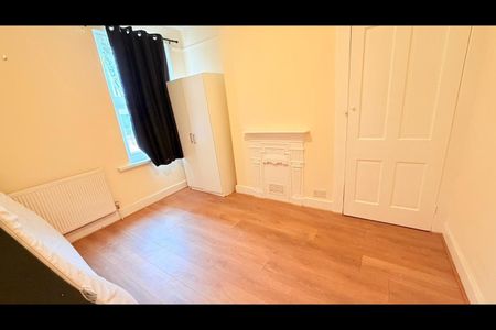 5 Bed Terraced House, Herga Road, HA3 - Photo 3