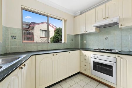 Large Two Bedroom Apartment In Tranquil Westmead Location - Photo 3