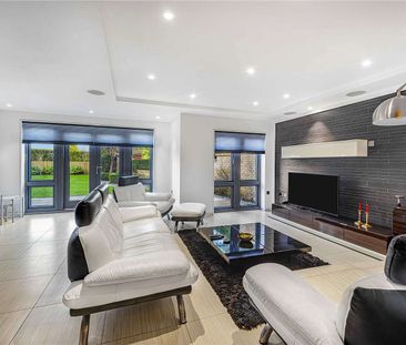 Exceptional six bedroom luxury residence in Bowdon with gym, cinema... - Photo 1