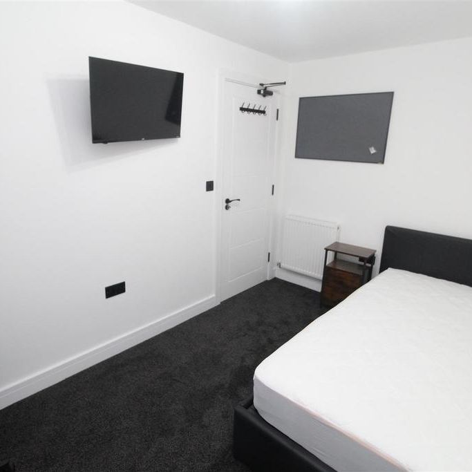 6 bedroom house to rent - Photo 1