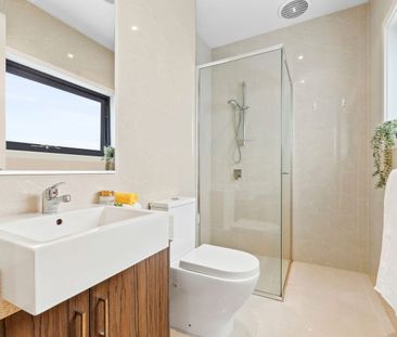 Stylish Two-Bedroom Townhouse in a Superb Location - Photo 6